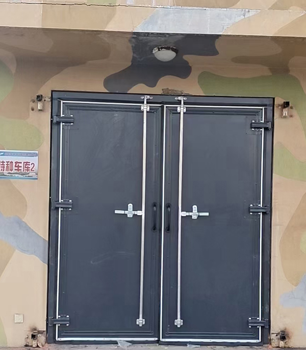 东城街道工业平开门