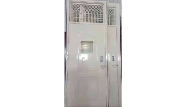 东城街道学校教室门