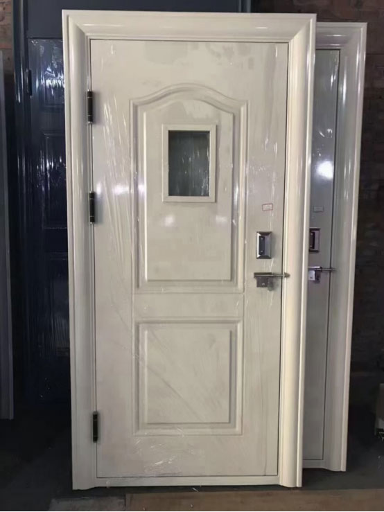 东城街道学校教室门