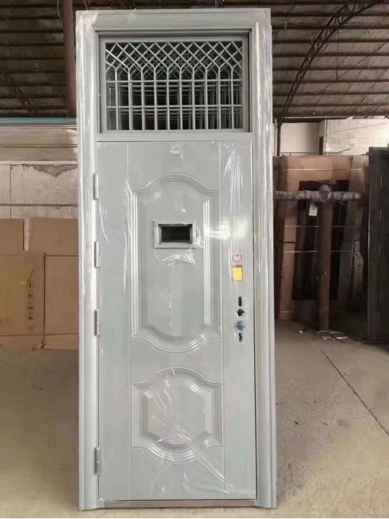 东城街道学校教室门