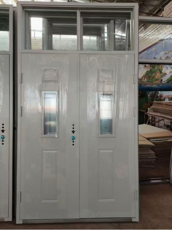 东城街道学校教室门