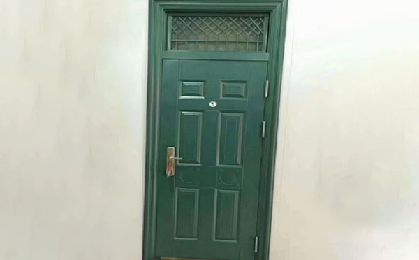 东城街道学校教室门