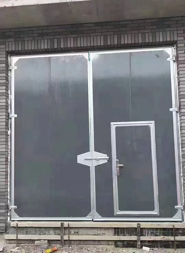 东城街道工业平开门在大型设备制造车间的应用实例