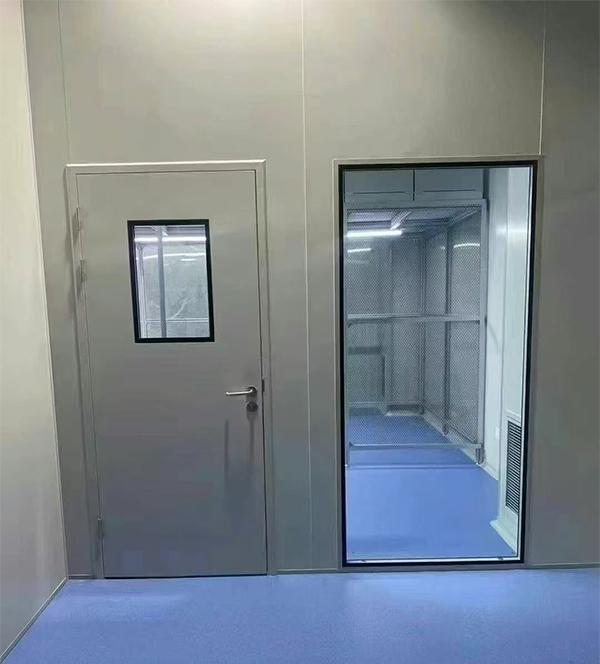 学校教学楼完成东城街道防火门标准化安装